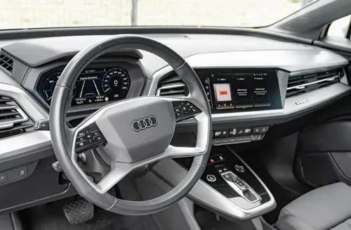 AUDI Q4 