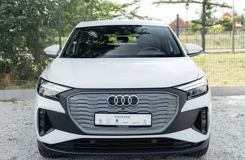 AUDI Q4 