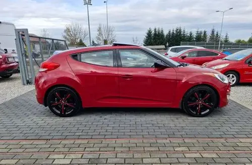 HYUNDAI Veloster 