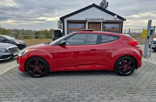 HYUNDAI Veloster 