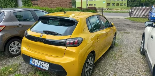 PEUGEOT 208 