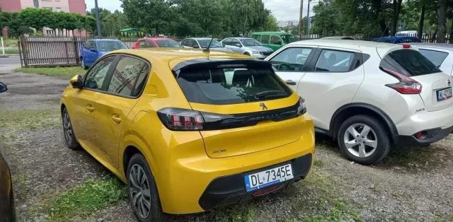 PEUGEOT 208 