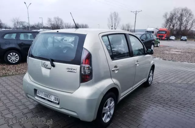 DAIHATSU Sirion 