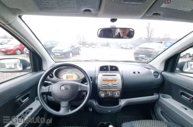 DAIHATSU Sirion 