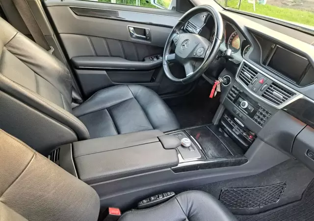 MERCEDES-BENZ Klasa E 350 CDI 4-Matic BlueEff Avantgarde