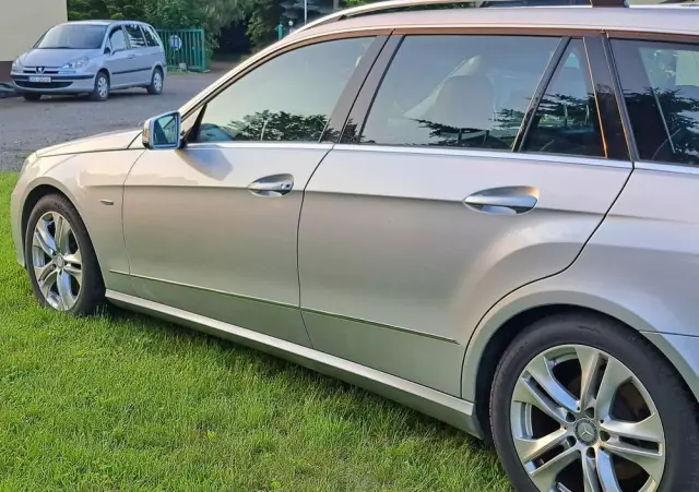 MERCEDES-BENZ Klasa E 350 CDI 4-Matic BlueEff Avantgarde