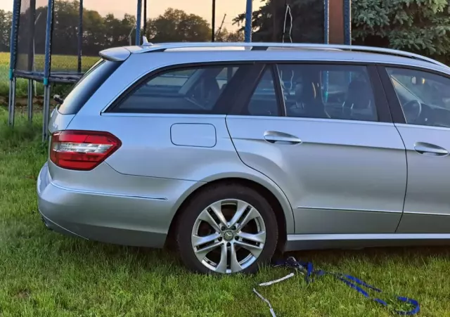 MERCEDES-BENZ Klasa E 350 CDI 4-Matic BlueEff Avantgarde