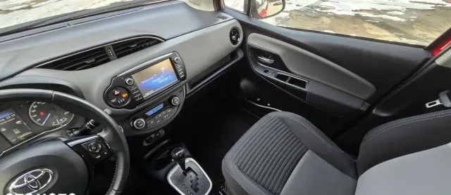 TOYOTA Yaris Hybrid 100 Premium EU6