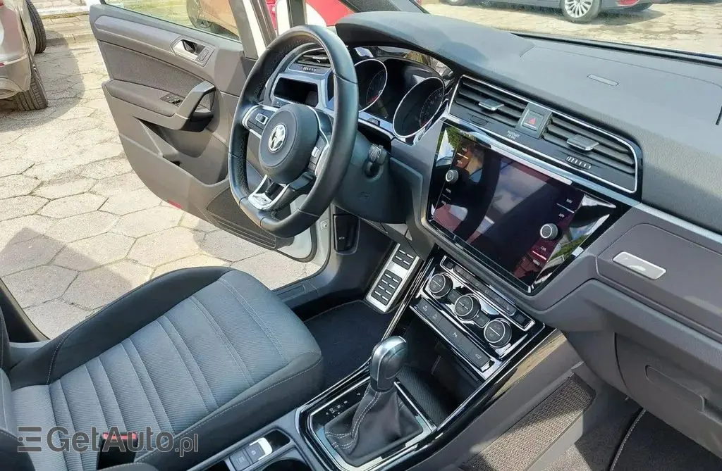 VOLKSWAGEN Touran 