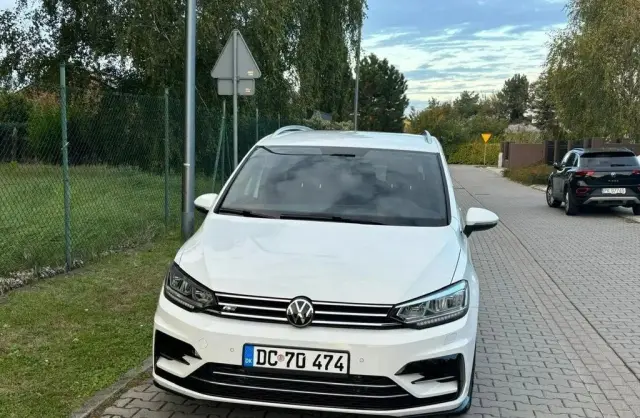 VOLKSWAGEN Touran 