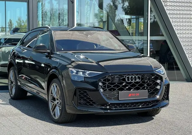 AUDI RS Q8 
