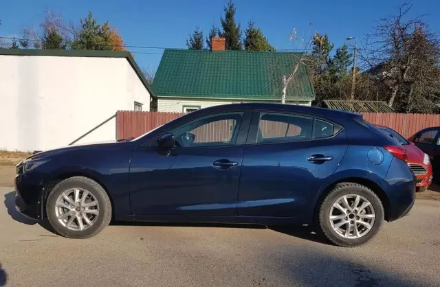 MAZDA 3 