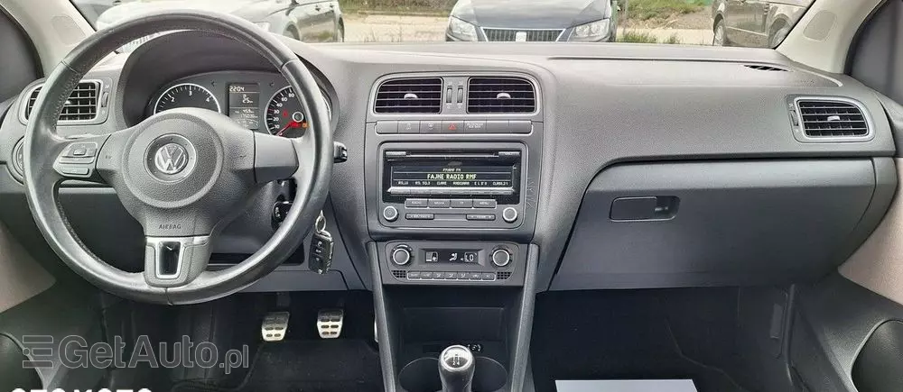 VOLKSWAGEN Polo 
