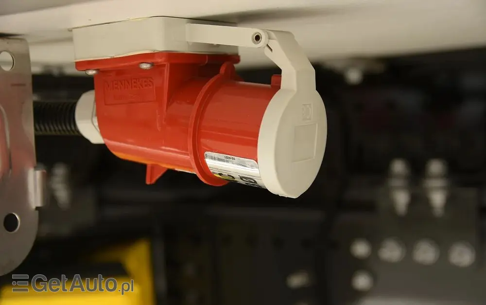 SCANIA P280///* 2022///* PRZEBIEG 165 TYŚ KM///* CHŁODNIA///* 18000KG///* THERMO KING///* WINDA///* BAR///* DŁ 7.30///* 18 EURO PALET///* KAMERA///* LEDY///* WAGA///* STAN JAK NOWA 