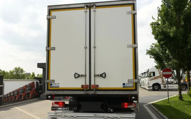 SCANIA P280///* 2022///* PRZEBIEG 165 TYŚ KM///* CHŁODNIA///* 18000KG///* THERMO KING///* WINDA///* BAR///* DŁ 7.30///* 18 EURO PALET///* KAMERA///* LEDY///* WAGA///* STAN JAK NOWA 