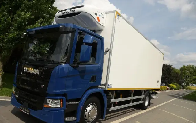 SCANIA P280///* 2022///* PRZEBIEG 165 TYŚ KM///* CHŁODNIA///* 18000KG///* THERMO KING///* WINDA///* BAR///* DŁ 7.30///* 18 EURO PALET///* KAMERA///* LEDY///* WAGA///* STAN JAK NOWA 