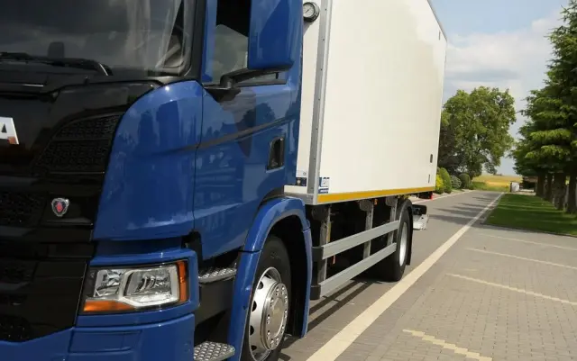 SCANIA P280///* 2022///* PRZEBIEG 165 TYŚ KM///* CHŁODNIA///* 18000KG///* THERMO KING///* WINDA///* BAR///* DŁ 7.30///* 18 EURO PALET///* KAMERA///* LEDY///* WAGA///* STAN JAK NOWA 