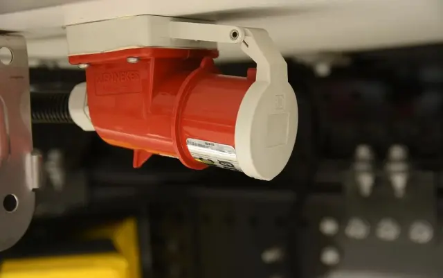 SCANIA P280///* 2022///* PRZEBIEG 165 TYŚ KM///* CHŁODNIA///* 18000KG///* THERMO KING///* WINDA///* BAR///* DŁ 7.30///* 18 EURO PALET///* KAMERA///* LEDY///* WAGA///* STAN JAK NOWA 