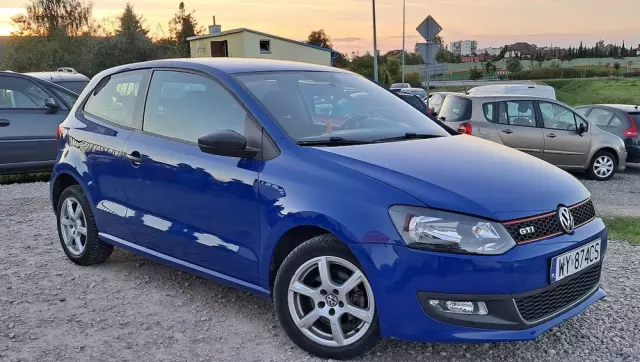 VOLKSWAGEN Polo 