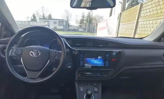TOYOTA Auris 