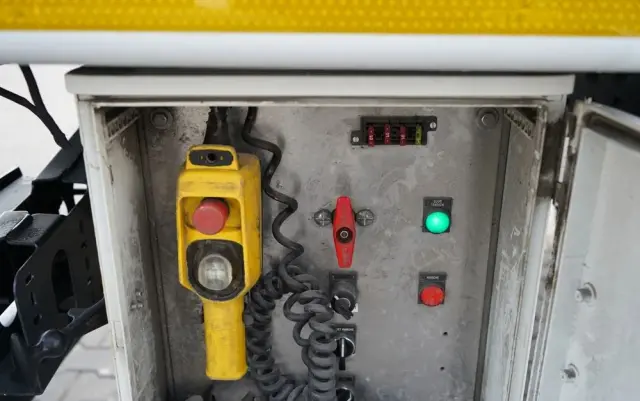 MERCEDES-BENZ ACTROS 2543 / RUCHOMA PODŁOGA / WALKING FLOOR / 6X2 / OŚ SKRĘTNA / PODNOSZONA 