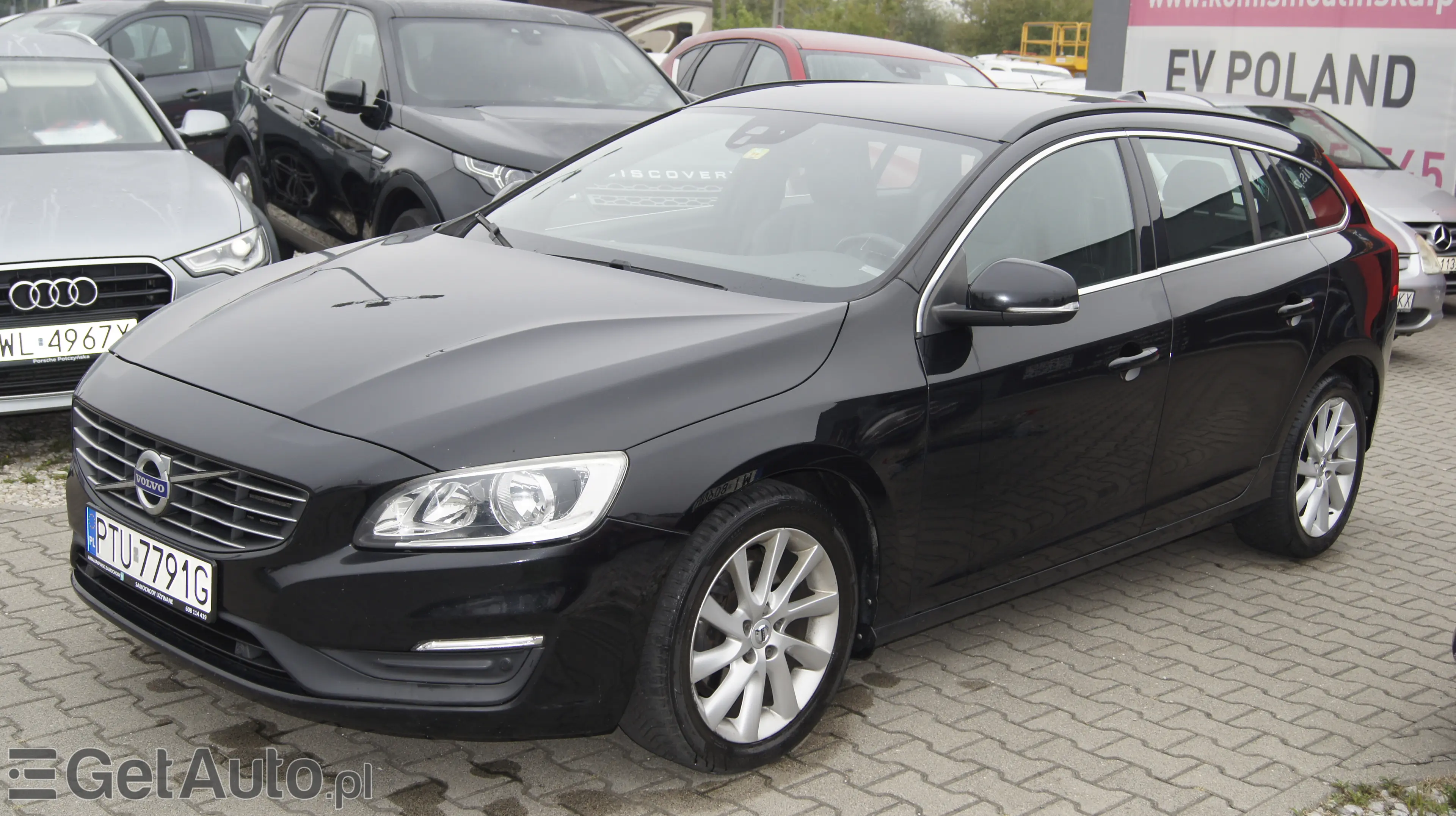 VOLVO V60 Momentum