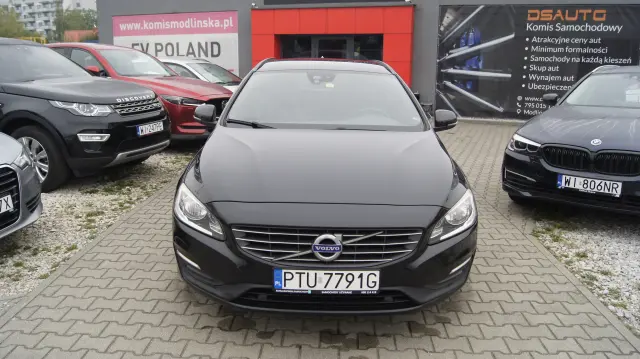 VOLVO V60 Momentum