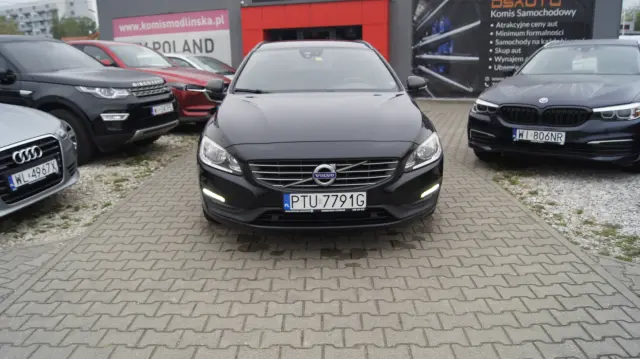 VOLVO V60 Momentum