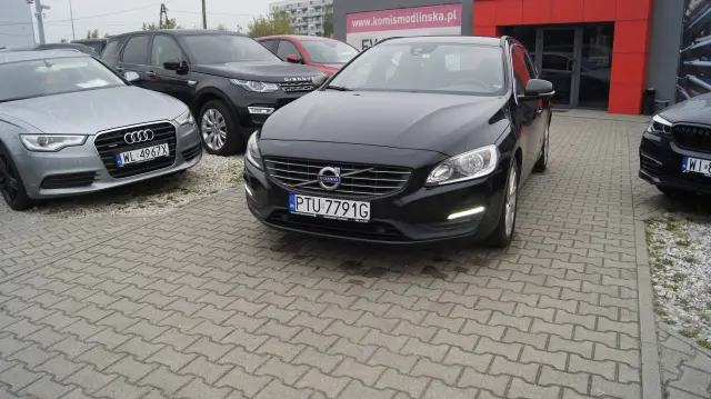 VOLVO V60 Momentum