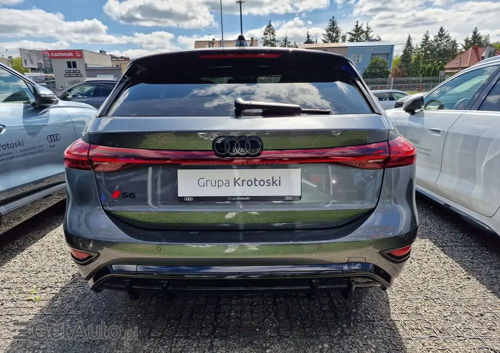 AUDI S6 Avant e-tron 