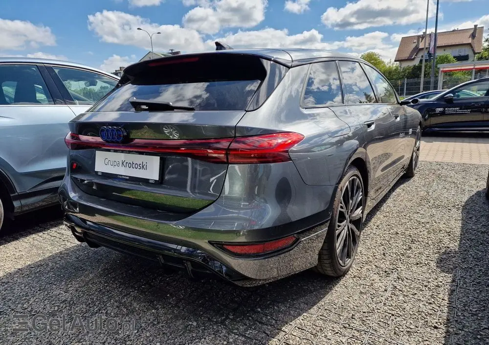 AUDI S6 Avant e-tron 