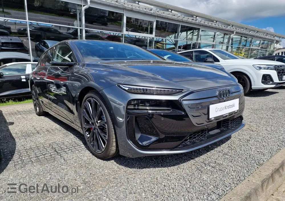 AUDI S6 Avant e-tron 