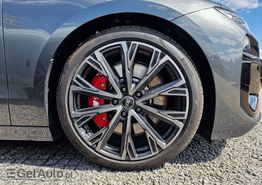 AUDI S6 Avant e-tron 