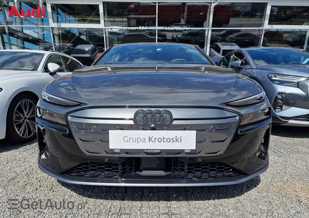 AUDI S6 Avant e-tron 