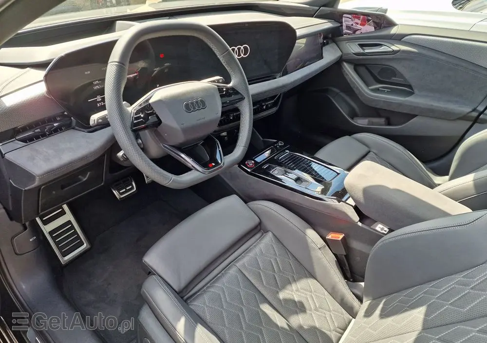 AUDI S6 Avant e-tron 