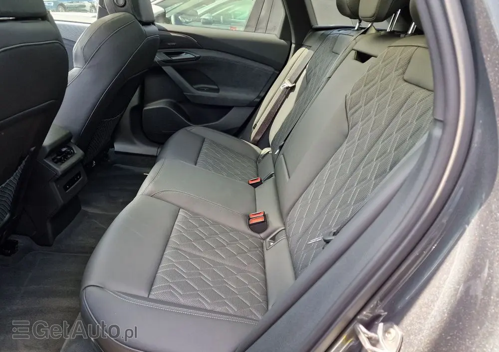 AUDI S6 Avant e-tron 