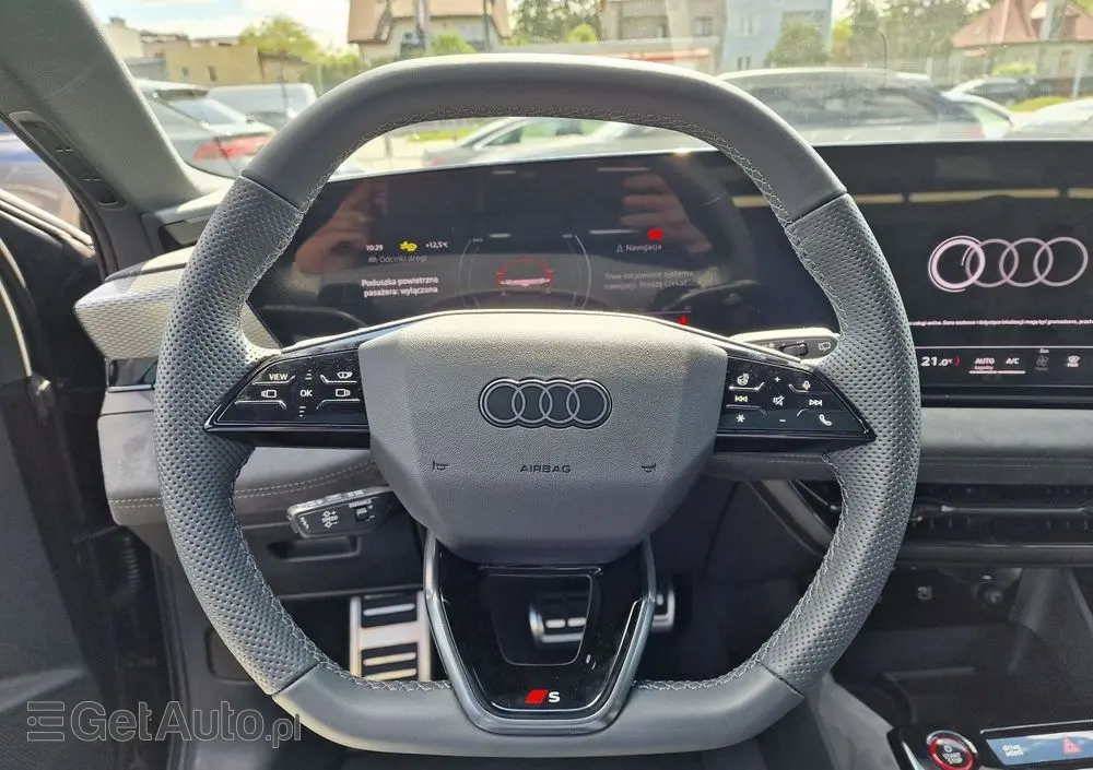 AUDI S6 Avant e-tron 