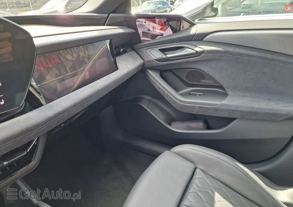 AUDI S6 Avant e-tron 