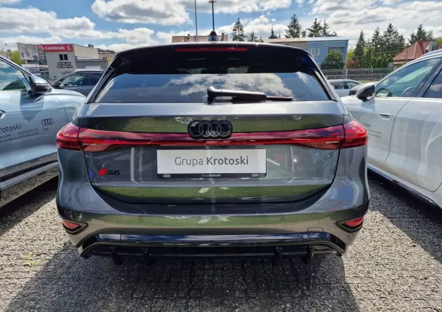 AUDI S6 Avant e-tron 