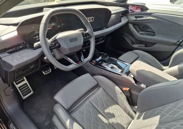 AUDI S6 Avant e-tron 