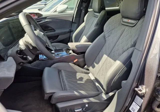 AUDI S6 Avant e-tron 