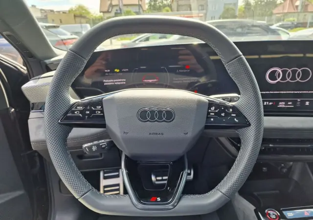 AUDI S6 Avant e-tron 