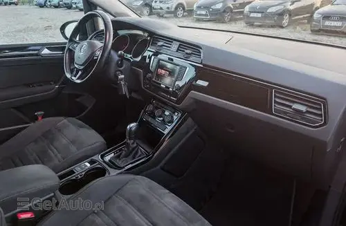 VOLKSWAGEN Touran 
