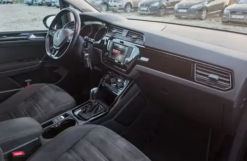 VOLKSWAGEN Touran 