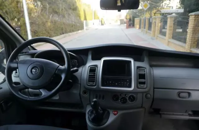 OPEL Vivaro 