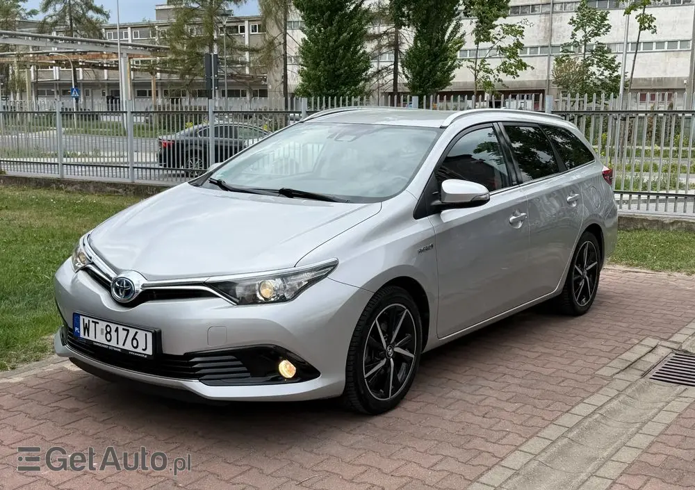 TOYOTA Auris Hybrid 135 Premium
