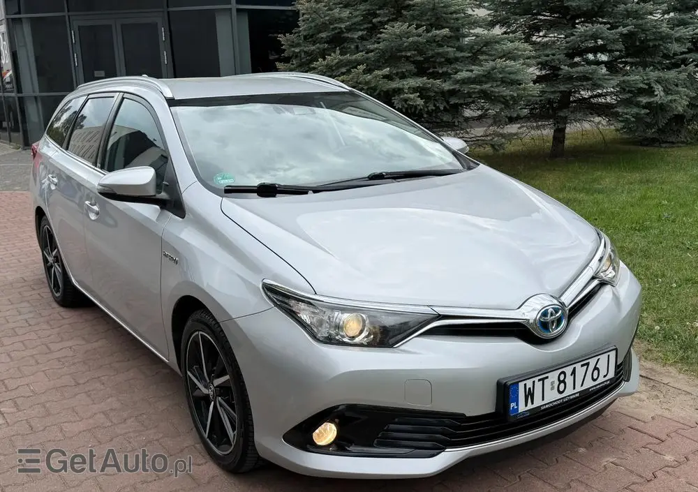 TOYOTA Auris Hybrid 135 Premium