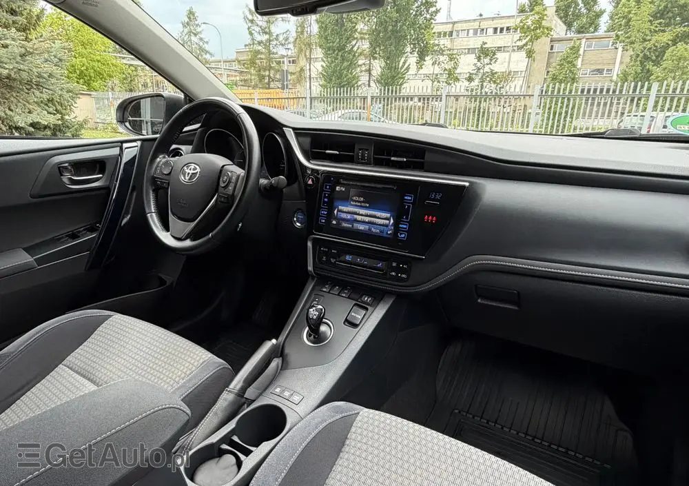 TOYOTA Auris Hybrid 135 Premium