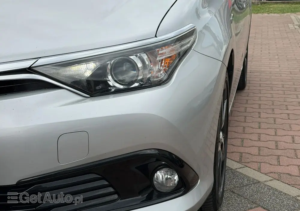 TOYOTA Auris Hybrid 135 Premium