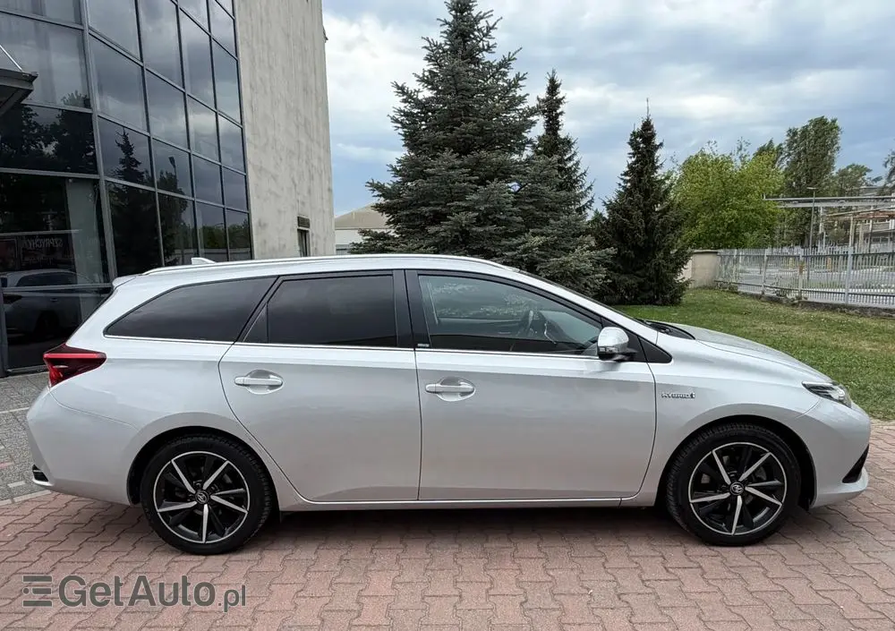 TOYOTA Auris Hybrid 135 Premium